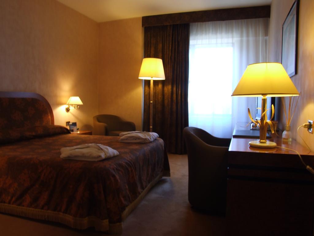 Hotel De La Ville 아벨리노 외부 사진