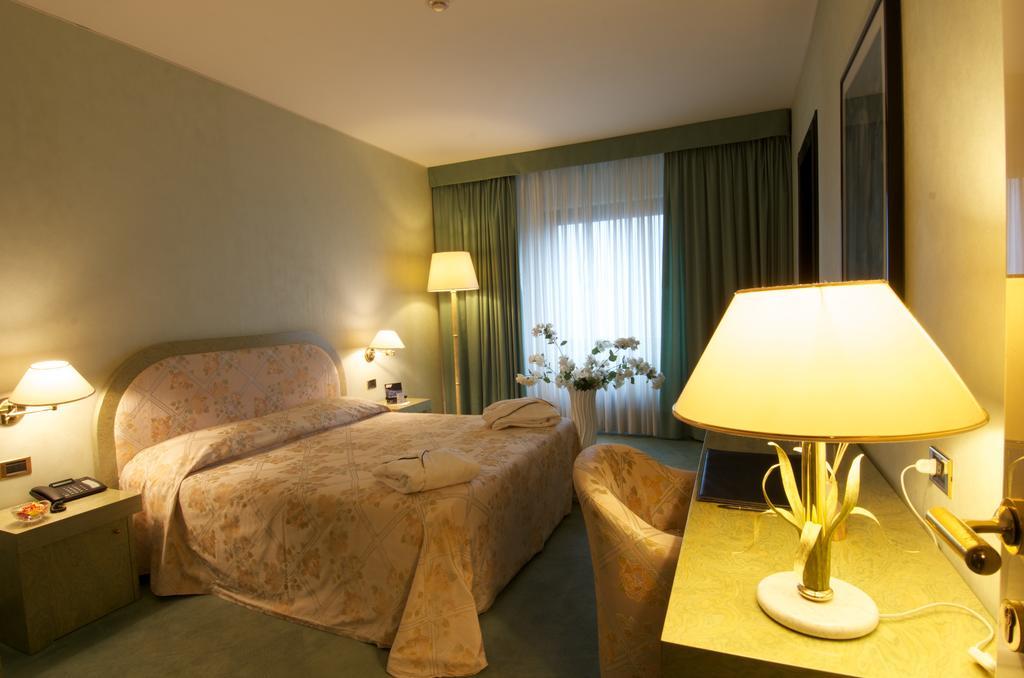 Hotel De La Ville 아벨리노 외부 사진